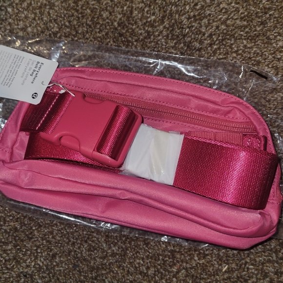 Lululemon Athletica Vibrant Pink Everywhere Belt Bag - Picture 6 of 7